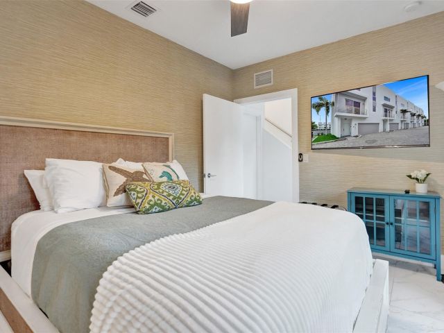 Home for rent at 1371 N Ocean Blvd - photo 5543033