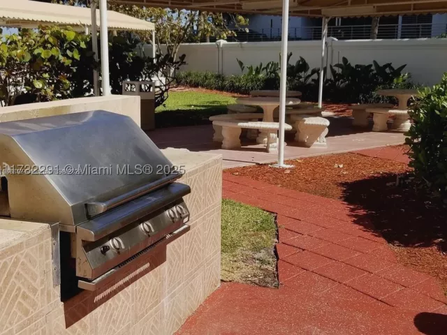 2-bedroom condo for rent in Hollywood - 3505 S Ocean Dr 1206 - MondialRealty