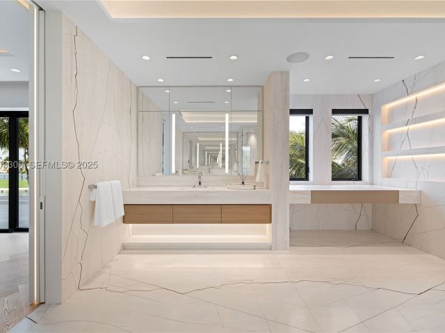 7-bedroom home for sale in Miami Beach - 1006 Links Drive - MondialRealty