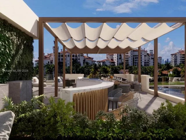 7-bedroom home for sale in Miami Beach - 1006 Links Drive - MondialRealty