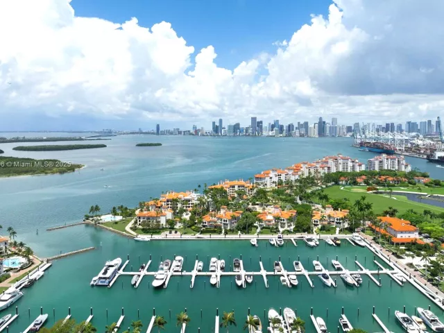 7-bedroom home for sale in Miami Beach - 1006 Links Drive - MondialRealty