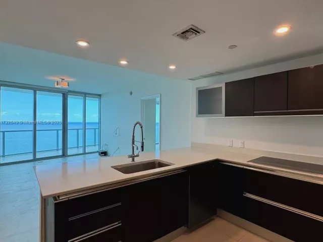 Apartment for sale  Unit #1802 - photo 5837532