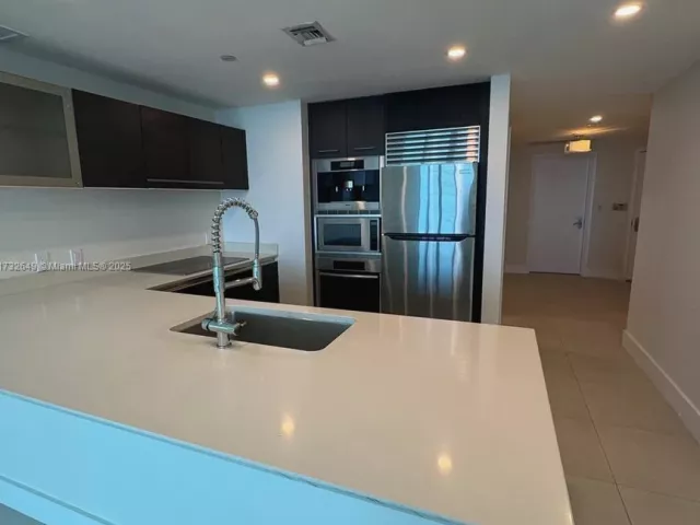 Apartment for sale  Unit #1802 - photo 5837535