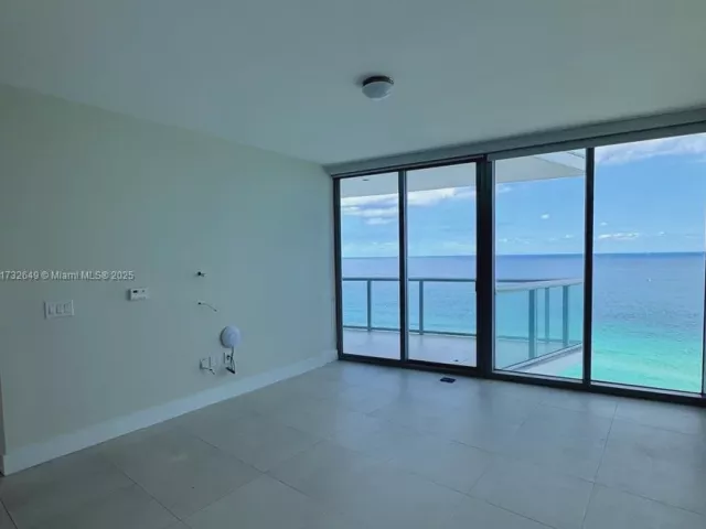 Apartment for sale  Unit #1802 - photo 5837529