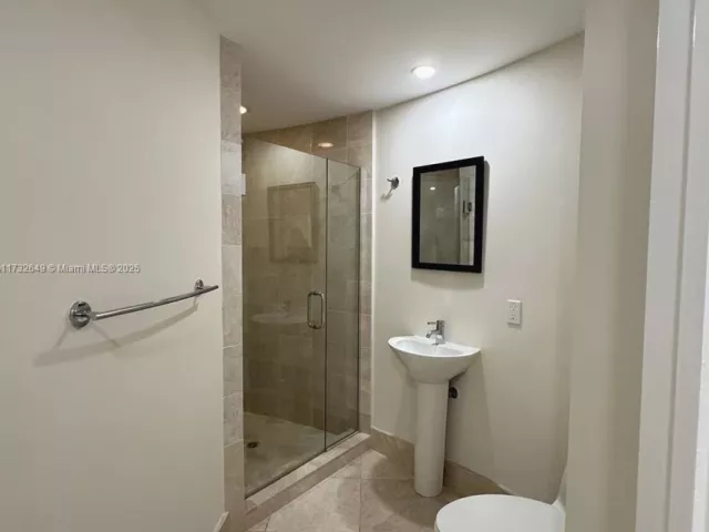 Apartment for sale  Unit #1802 - photo 5837522