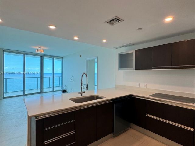 Apartment for sale  Unit #1802 - photo 5837532