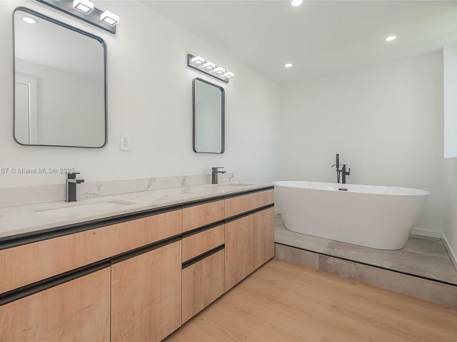 Home for sale at 1975 Calais Dr 5 - photo 5521363