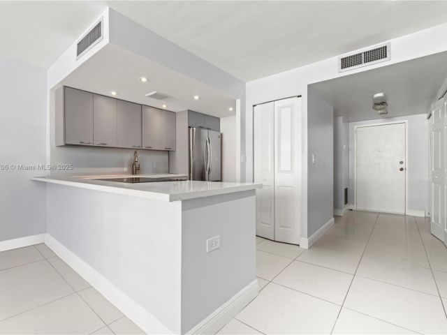 Apartment for sale  Unit #1410 - photo 5735140