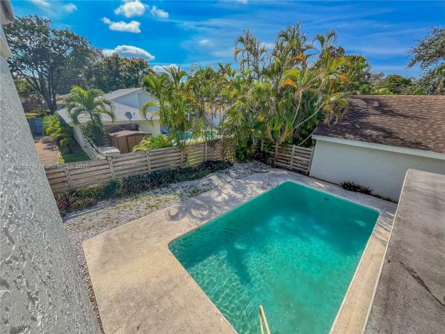 Home for sale at 36 Eastmont Rd - photo 5704274