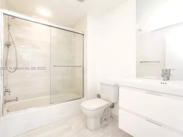 2-bedroom condo for sale in North Miami Beach - 17301 Biscayne Blvd 207 - MondialRealty