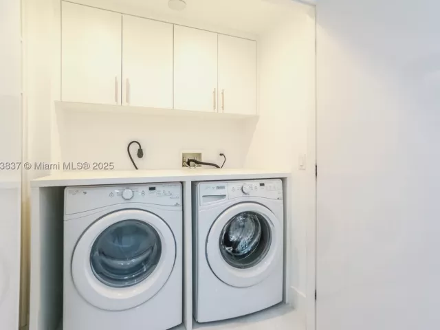 2-bedroom condo for sale in North Miami Beach - 17301 Biscayne Blvd 207 - MondialRealty