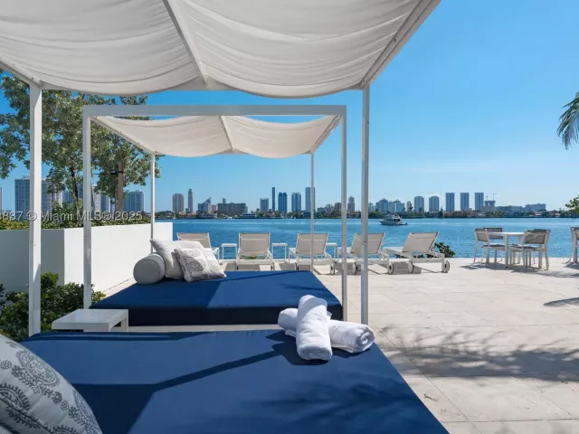 2-bedroom condo for sale in North Miami Beach - 17301 Biscayne Blvd 207 - MondialRealty