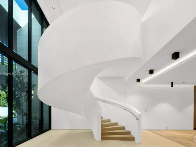 6-bedroom home for sale in Miami - 4040 Kiaora St - MondialRealty