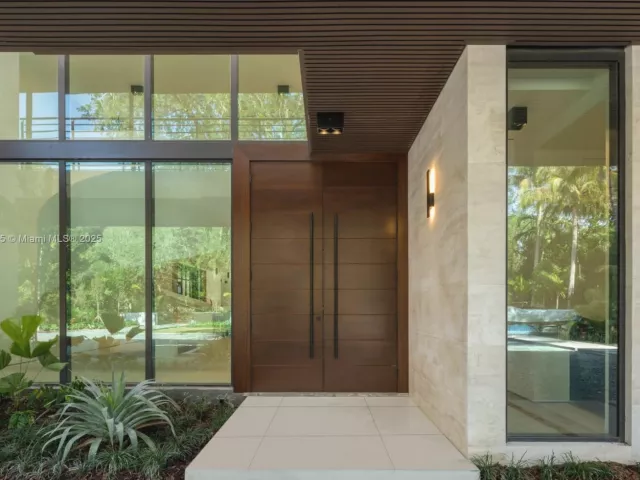 6-bedroom home for sale in Miami - 4040 Kiaora St - MondialRealty