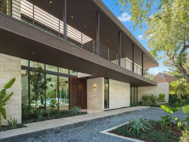 6-bedroom home for sale in Miami - 4040 Kiaora St - MondialRealty