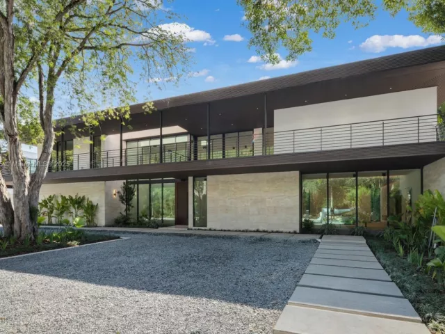 6-bedroom home for sale in Miami - 4040 Kiaora St - MondialRealty