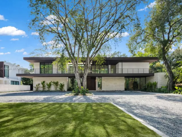 6-bedroom home for sale in Miami - 4040 Kiaora St - MondialRealty