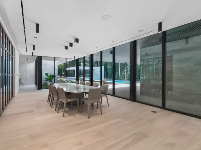 6-bedroom home for sale in Miami - 4040 Kiaora St - MondialRealty