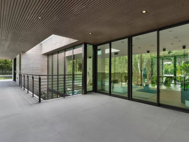 6-bedroom home for sale in Miami - 4040 Kiaora St - MondialRealty