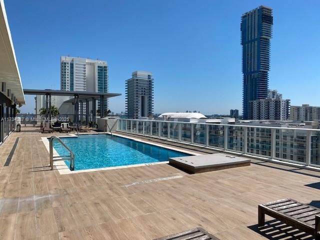 1-bedroom condo for sale in Miami - 321 NE 26th St 515 - MondialRealty