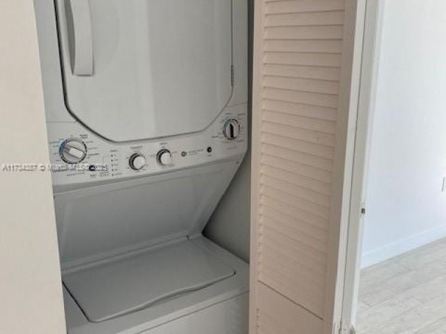 1-bedroom condo for sale in Miami - 321 NE 26th St 515 - MondialRealty