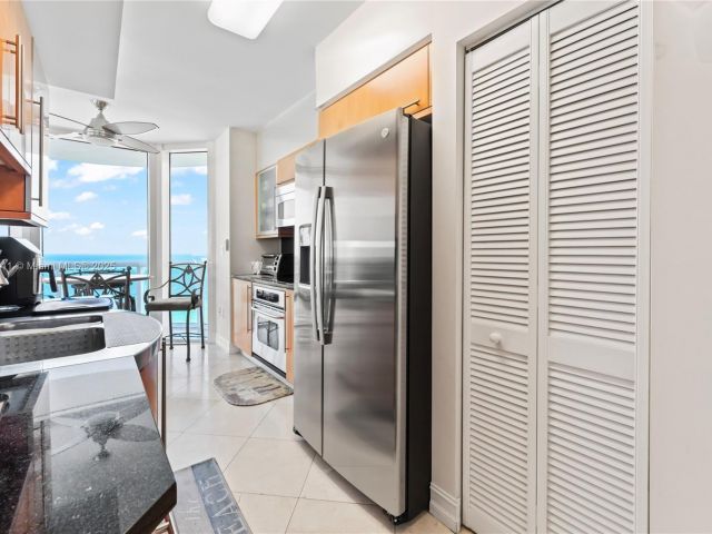 Apartment for sale  Unit #1901 - photo 5681157