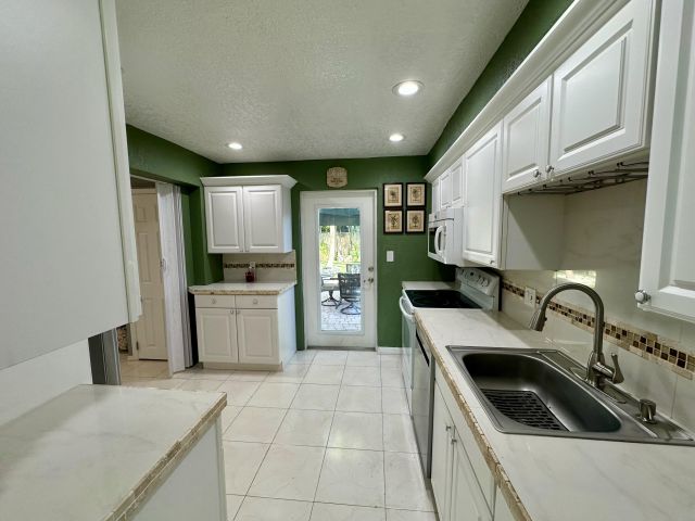 Home for sale at 4260 NE 11th Avenue - photo 6304271