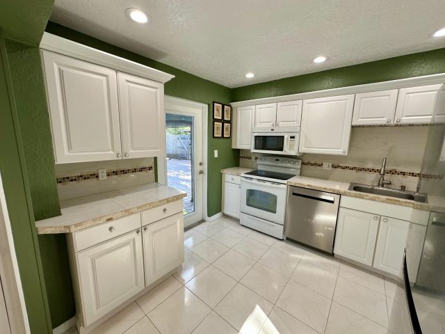 Home for sale at 4260 NE 11th Avenue - photo 6304272