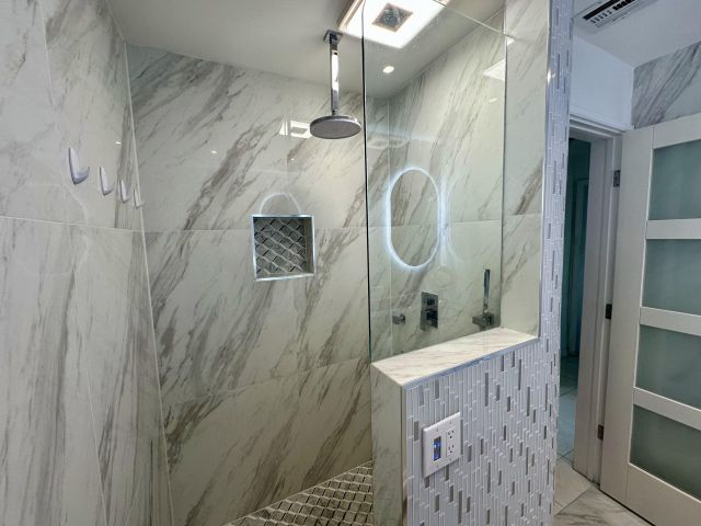 Home for sale at 4260 NE 11th Avenue - photo 6304273