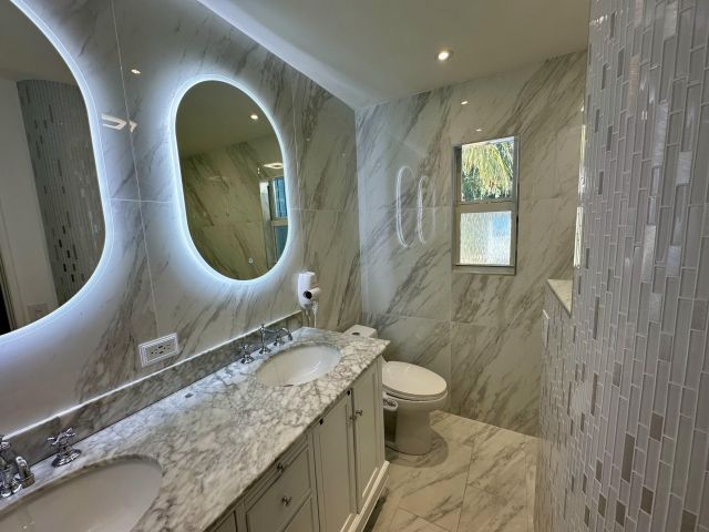 Home for sale at 4260 NE 11th Avenue - photo 6304274