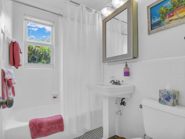 Home for rent at 902 E Boca Raton Road - photo 6507894