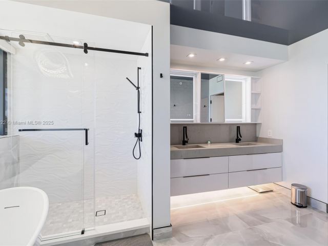 Apartment for sale  Unit #4A - photo 5631146