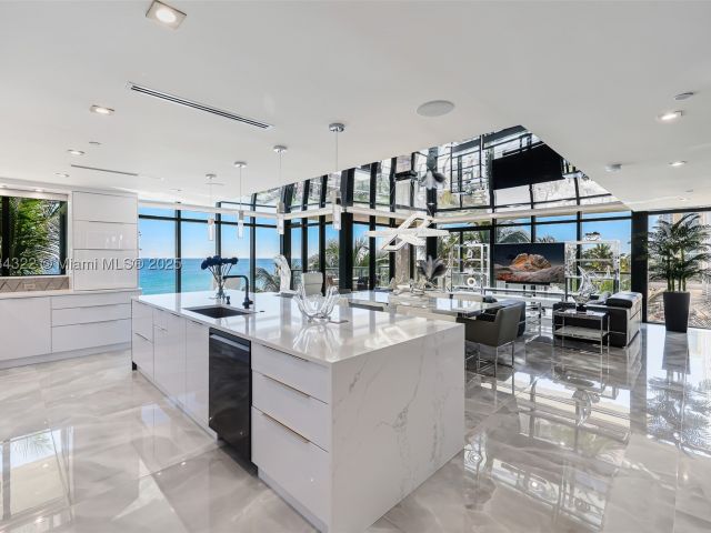 3-bedroom condo for sale in Hollywood - 2205 S Surf Rd 4A - MondialRealty