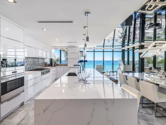 3-bedroom condo for sale in Hollywood - 2205 S Surf Rd 4A - MondialRealty