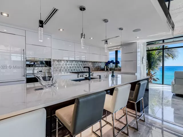 3-bedroom condo for sale in Hollywood - 2205 S Surf Rd 4A - MondialRealty