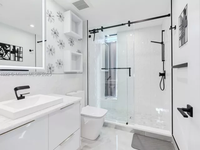 3-bedroom condo for sale in Hollywood - 2205 S Surf Rd 4A - MondialRealty