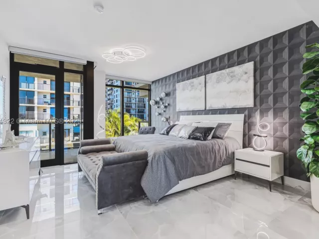 3-bedroom condo for sale in Hollywood - 2205 S Surf Rd 4A - MondialRealty