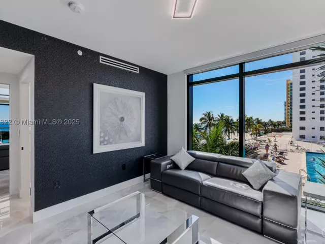 3-bedroom condo for sale in Hollywood - 2205 S Surf Rd 4A - MondialRealty