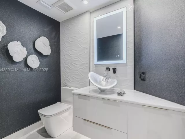 3-bedroom condo for sale in Hollywood - 2205 S Surf Rd 4A - MondialRealty