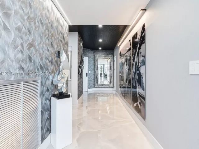 3-bedroom condo for sale in Hollywood - 2205 S Surf Rd 4A - MondialRealty