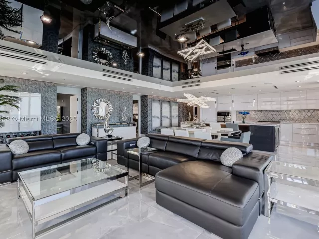 3-bedroom condo for sale in Hollywood - 2205 S Surf Rd 4A - MondialRealty
