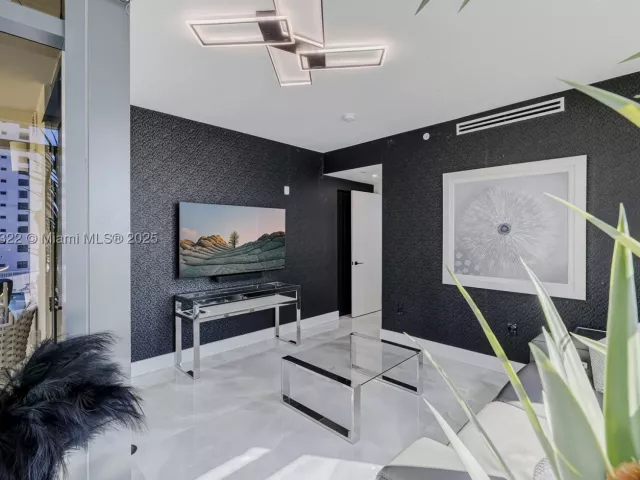 3-bedroom condo for sale in Hollywood - 2205 S Surf Rd 4A - MondialRealty