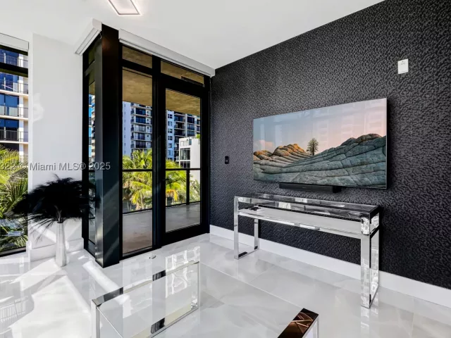 3-bedroom condo for sale in Hollywood - 2205 S Surf Rd 4A - MondialRealty