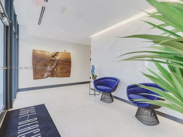 3-bedroom condo for sale in Hollywood - 2205 S Surf Rd 4A - MondialRealty