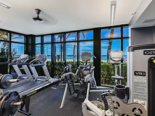 3-bedroom condo for sale in Hollywood - 2205 S Surf Rd 4A - MondialRealty