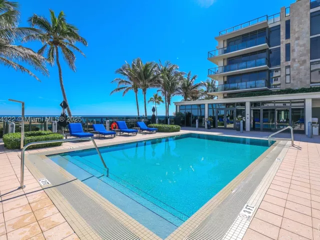 3-bedroom condo for sale in Hollywood - 2205 S Surf Rd 4A - MondialRealty