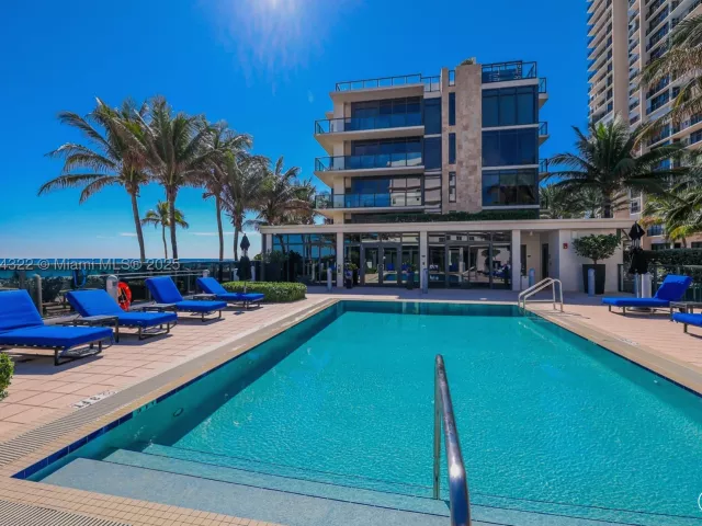 3-bedroom condo for sale in Hollywood - 2205 S Surf Rd 4A - MondialRealty
