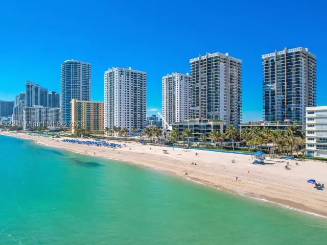 3-bedroom condo for sale in Hollywood - 2205 S Surf Rd 4A - MondialRealty
