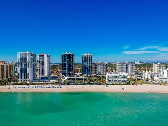 3-bedroom condo for sale in Hollywood - 2205 S Surf Rd 4A - MondialRealty
