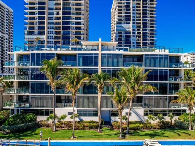 3-bedroom condo for sale in Hollywood - 2205 S Surf Rd 4A - MondialRealty